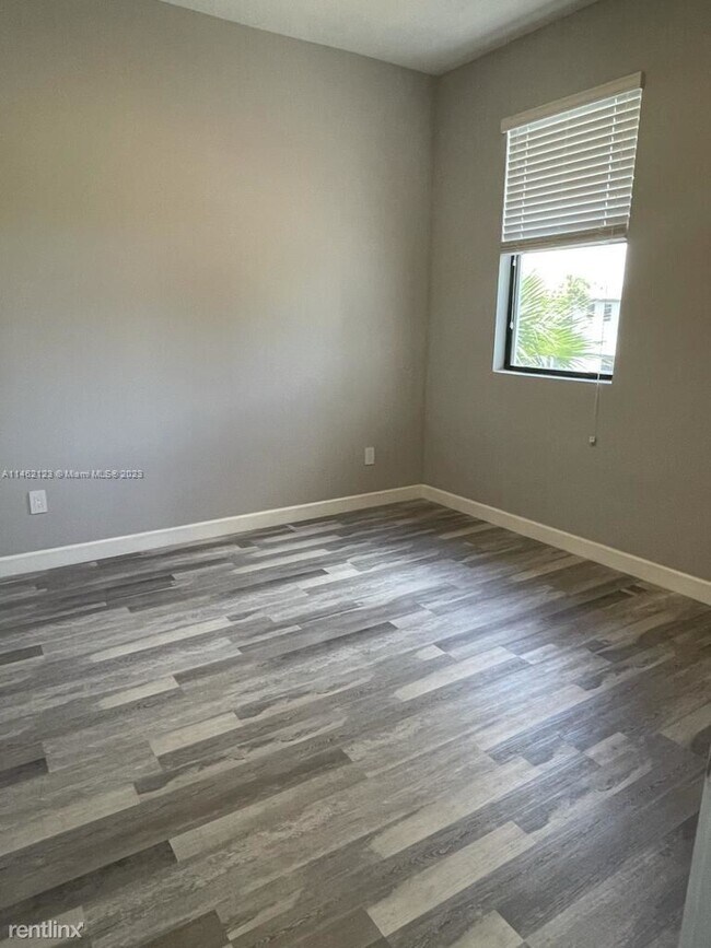 Building Photo - 3 br, 3 bath House - Whispering Oaks