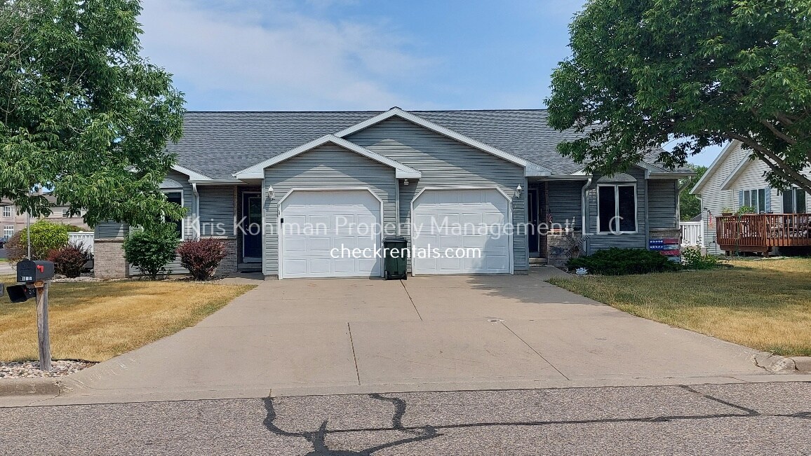 614 Eagle Crest Ct, Prairie Du Sac, WI 53578 Townhome Rentals in