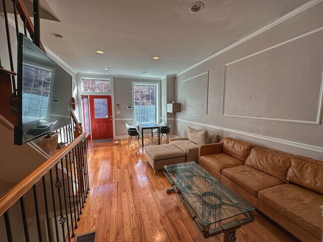 Building Photo - 1823 Ginnodo St