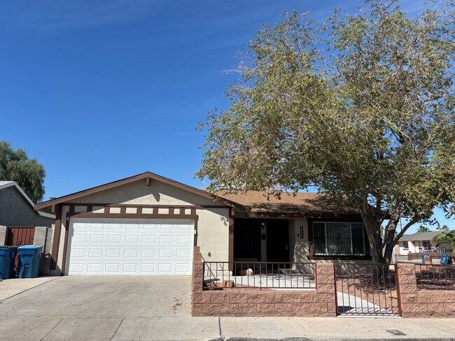 Foto del edificio - Charming Single-Story 4 Bed 2 Bath