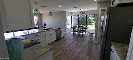 Building Photo - 3705 SE 18th Pl