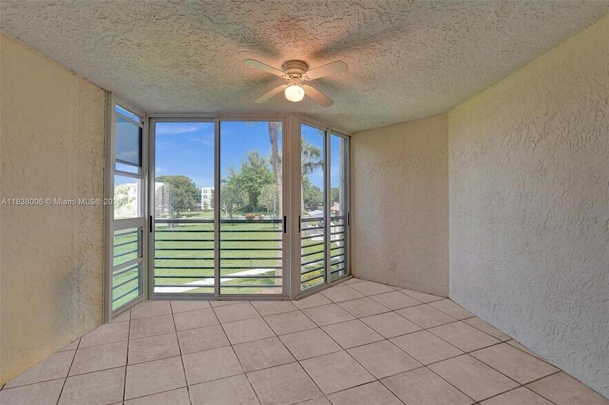 Foto principal - 1900 Sabal Palm Dr