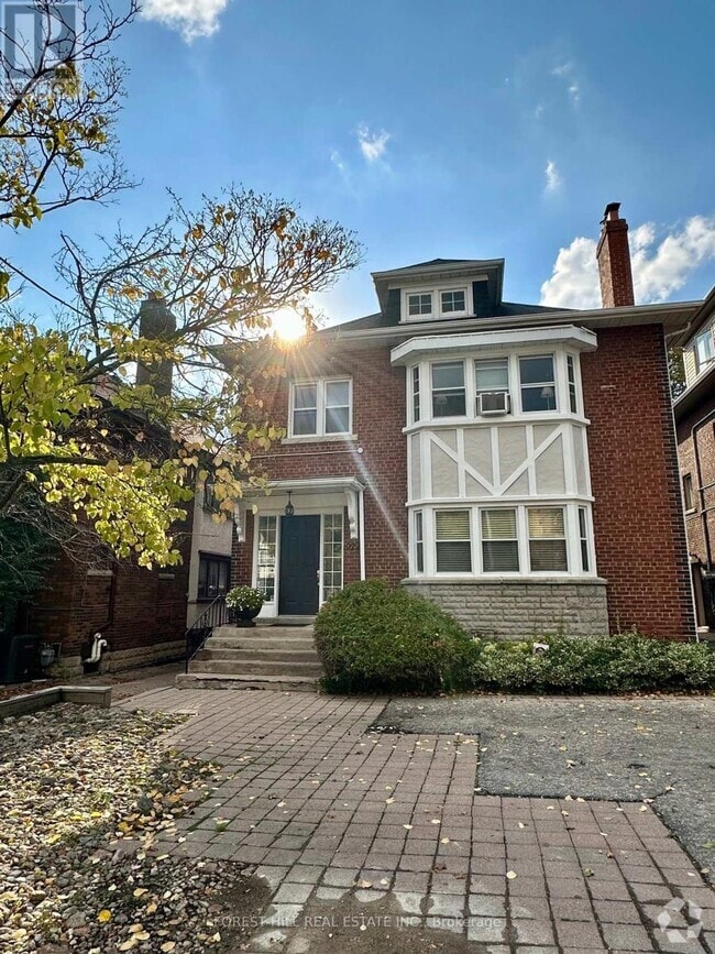 Building Photo - 922 Avenue Rd