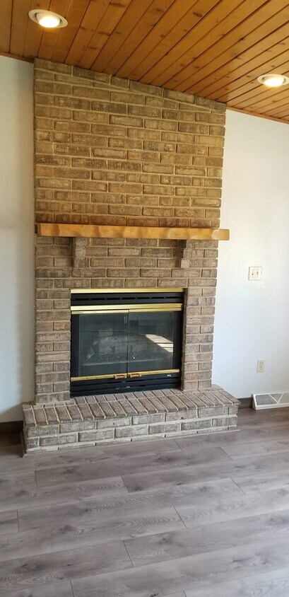 Building Photo - 3213 Manitowoc Rd