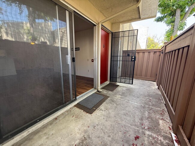 Foto del edificio - Sunburst 1BD/1BA Condo in Serra Mesa