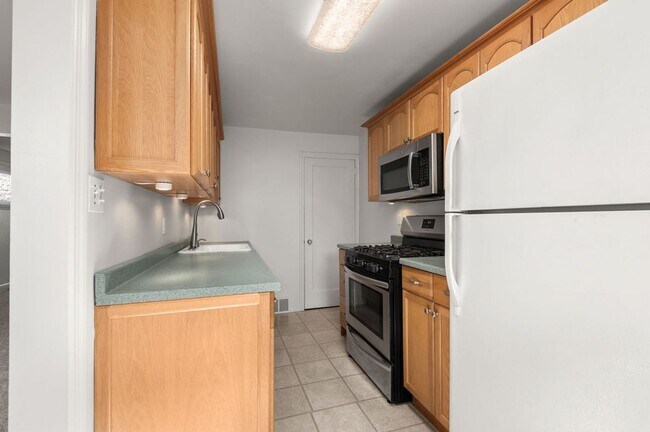 Foto del edificio - FIRST MONTH FREE* Twin home with new carpe...
