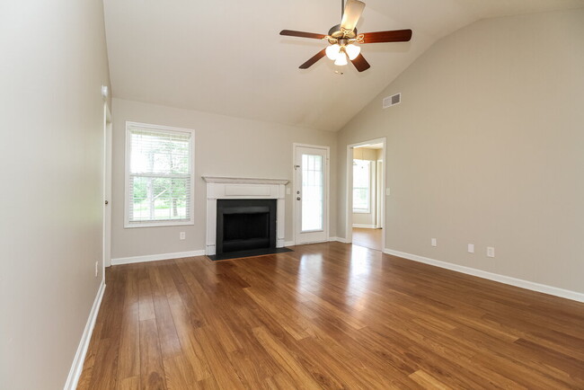 Building Photo - 731 Clear Cir