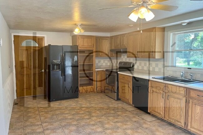 Building Photo - 27673 US-11