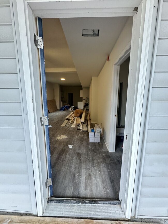 Building Photo - 3214 Peronne Ave