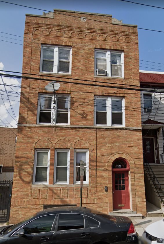 Primary Photo - 624 8th St