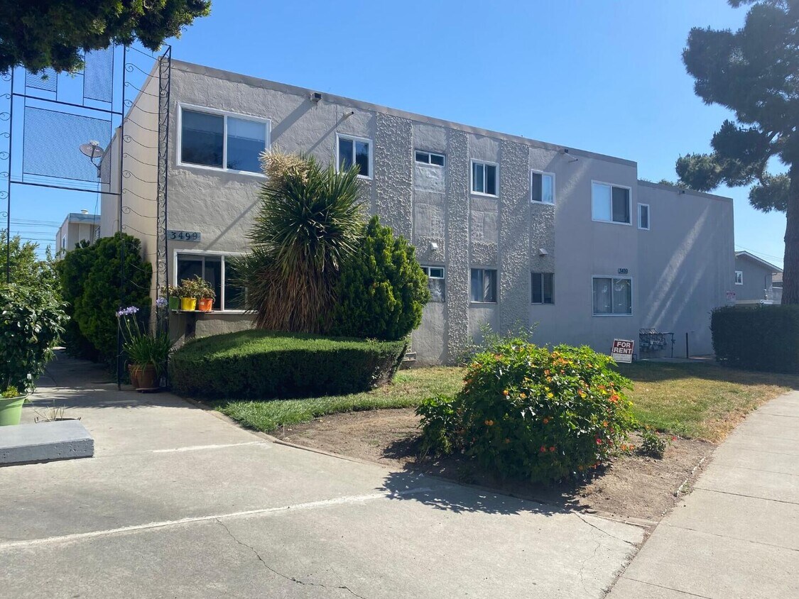 Foto del edificio - 3499 Agate Dr