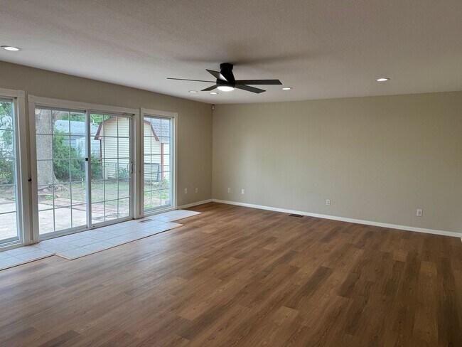 Foto del edificio - Welcome to this charming 3 bedroom, 2 bath...