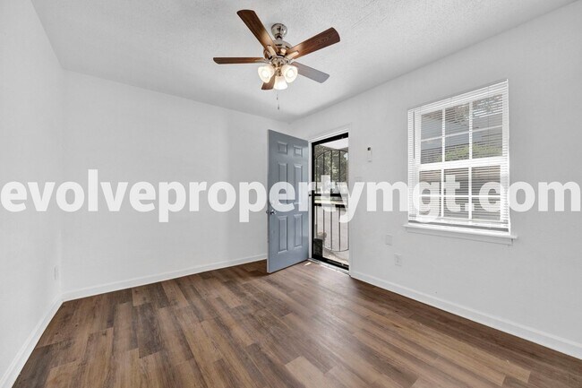 Foto del edificio - O - 2966 Yale Ave - 2966 Yale Avenue-3