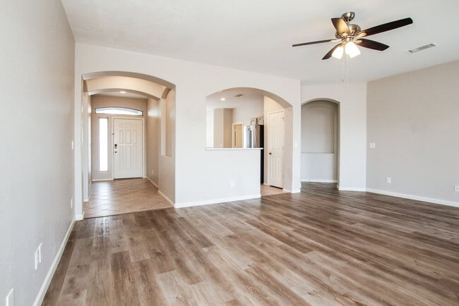 Building Photo - 1211 E Winter Dr