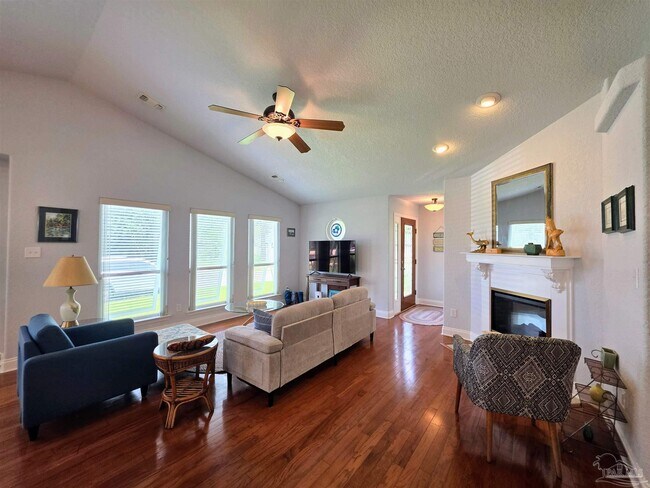 Foto del edificio - 949 Osprey Ct