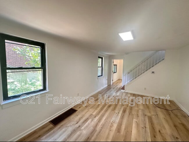 Photo - 10318 Lindberg Ave House