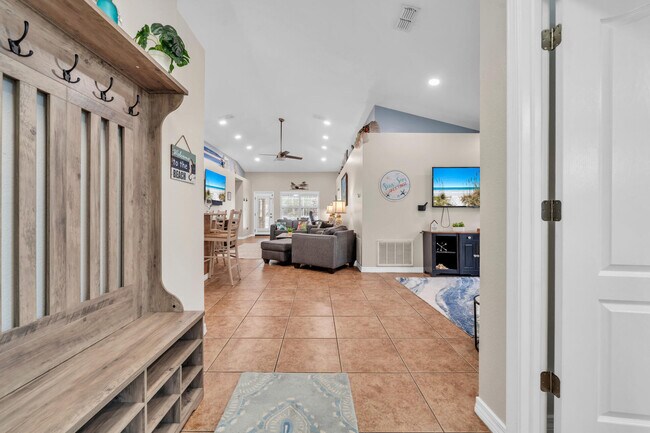 Foto del edificio - 261 Sandy Cay Dr