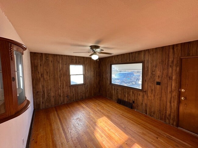 Building Photo - 5262 N 50th St