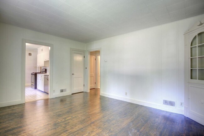 Living Room - 1512 W Park Ave