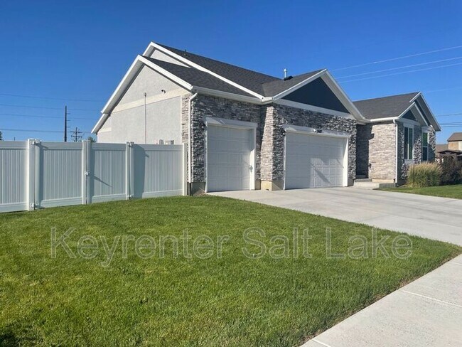 Photo - 2687 Constance Way House