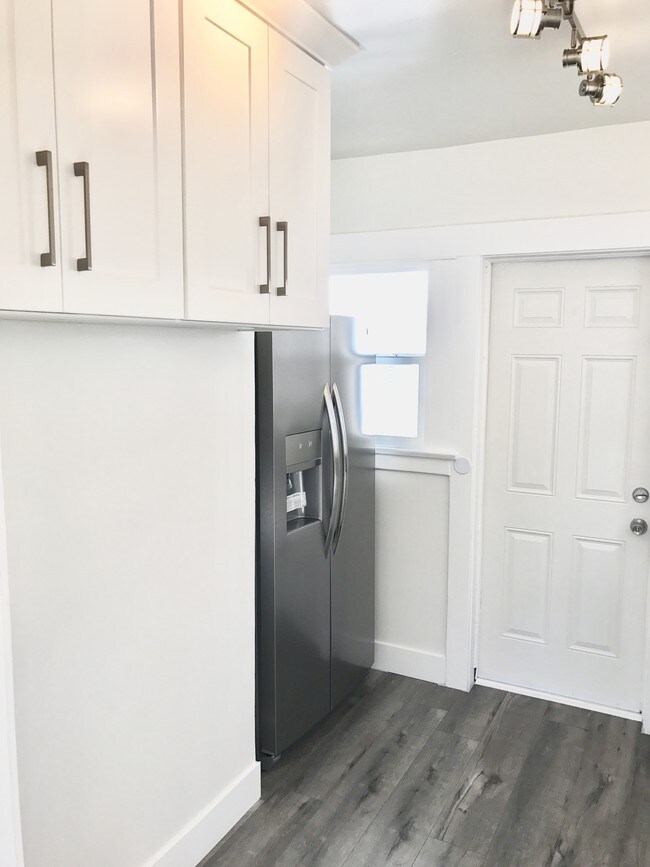 New kitchen cabinets and new fridge - 368 Walnut Ave