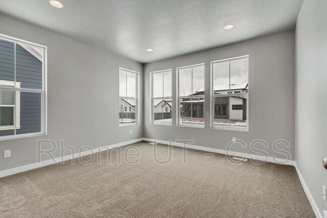 Foto del edificio - 9834 N Willowbank Dr