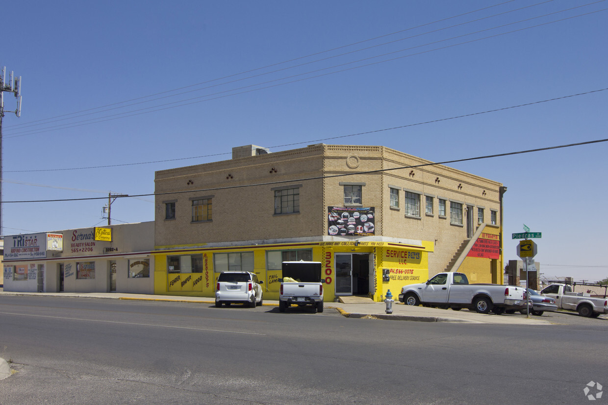 Primary Photo - 3200 N Piedras St