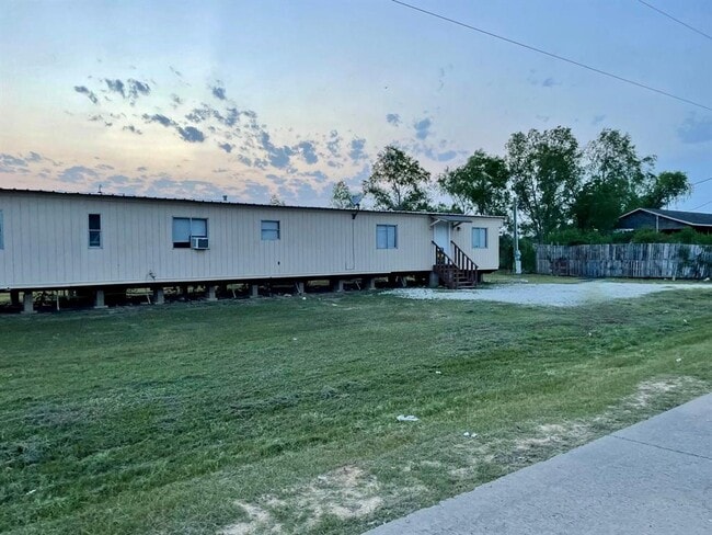 Building Photo - 40 County Rd 3557