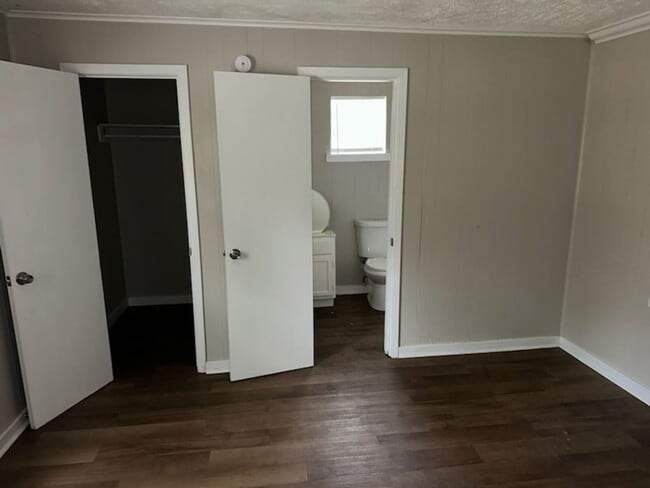 Building Photo - 5557 Dolphin Dr