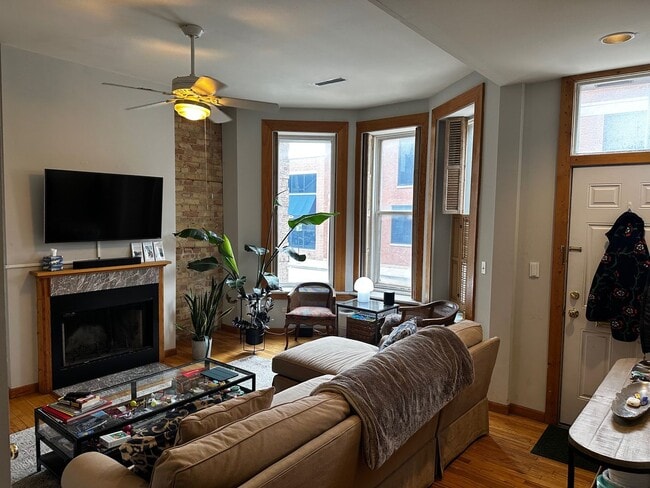 Building Photo - 1827 N Clybourn Ave