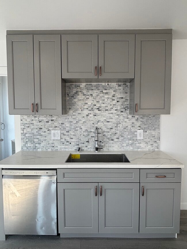 Building Photo - 1956 1/2 Park Grove Ave