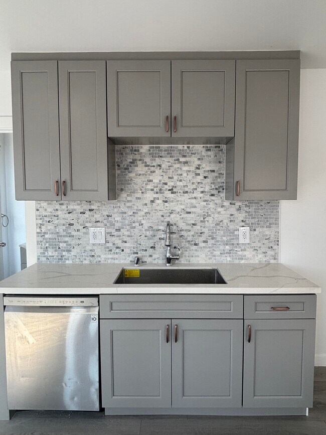 Foto del edificio - 1956 1/2 Park Grove Ave