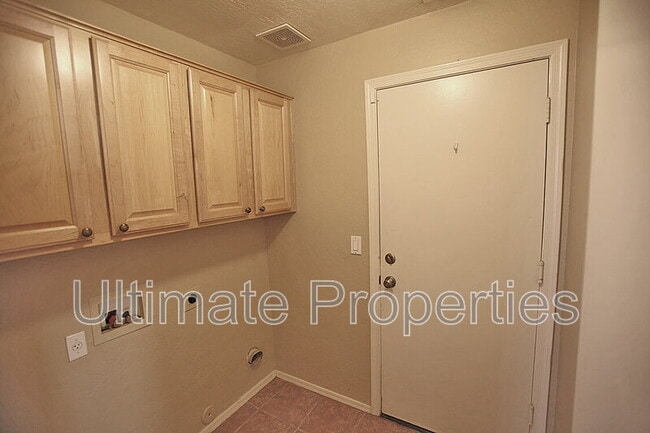 Foto del edificio - 13602 W Desert Flower Dr