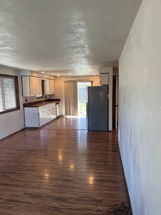 Foto del edificio - Charming 2-Bedroom Duplex in McMinnville