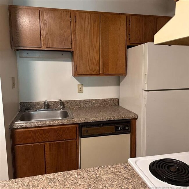 Foto del edificio - 6400 Starbrook Dr
