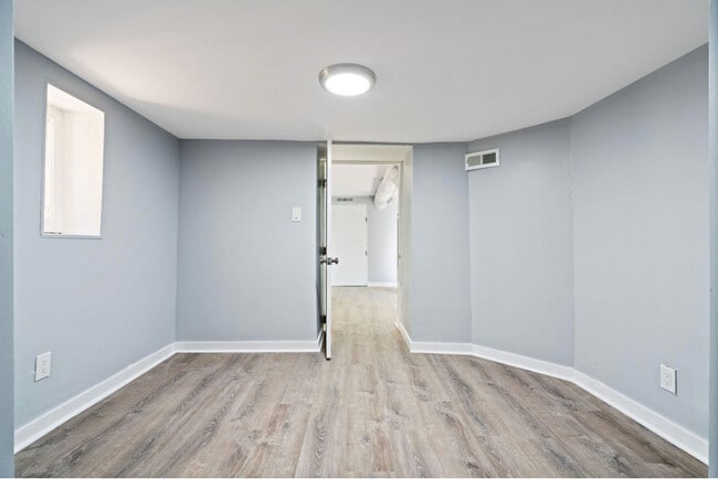 Building Photo - 1312 W Winnemac Ave