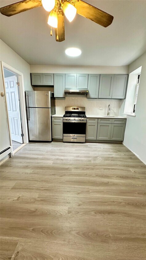 Foto principal - 1930 Bay Ridge Ave