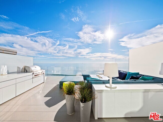 Building Photo - 31636 SEA LEVEL Dr