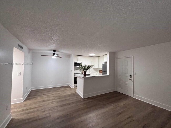 Foto del edificio - 4630 NW 102nd Ave