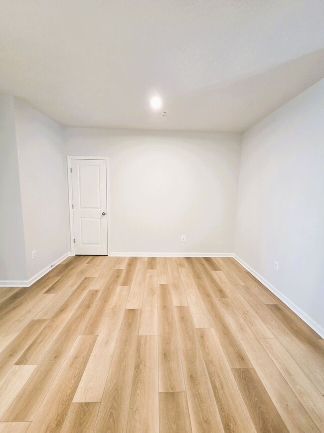 Foto del edificio - Newer ground level condo in Coalfield Station located in highly desireable Midlothian.