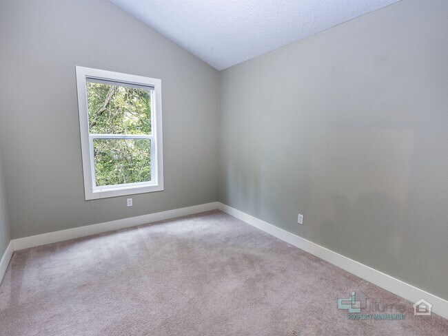 Building Photo - !!! STUNNING  3 Bedroom and 3 Bathroom !!!...