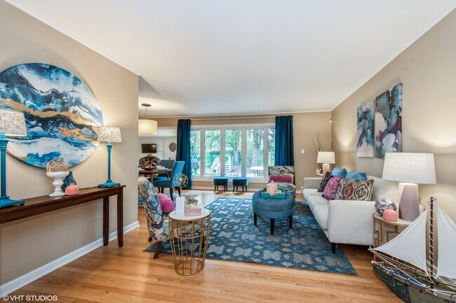 Building Photo - 1409 Huntington Dr