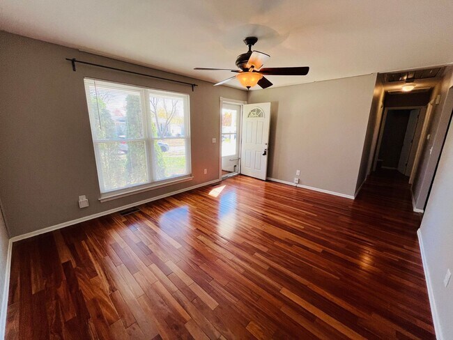 Building Photo - Three bedroom home for rent!