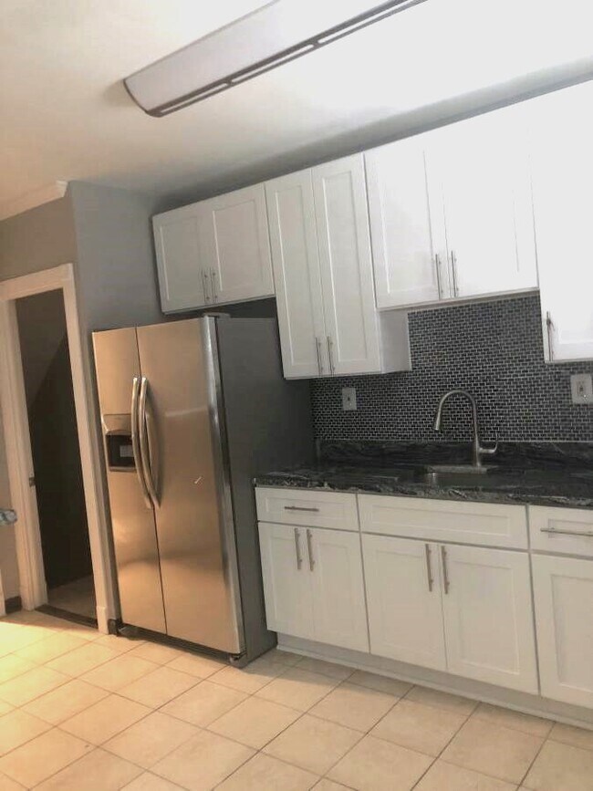 Foto del edificio - 3445 Juneway-1 AVAILABLE $700