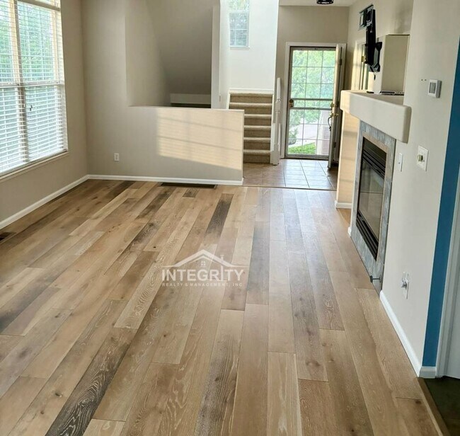 Building Photo - 3 Bed/3 Bath, 1,384 Sqft - 312 W Jamison P...