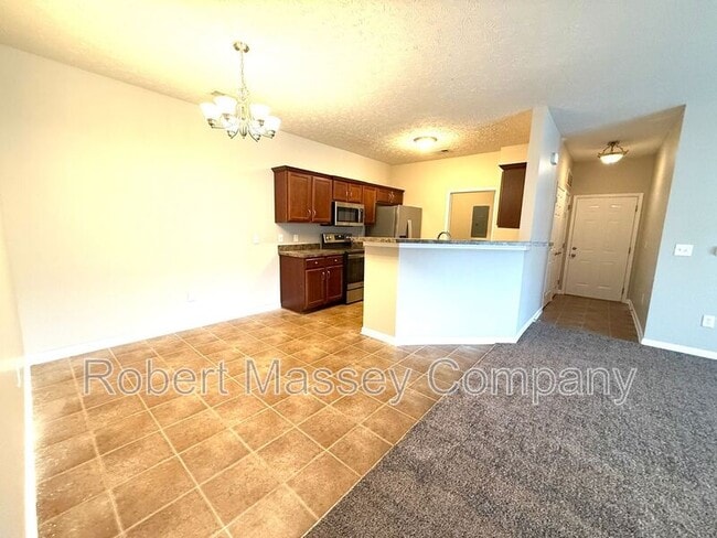 Building Photo - 9400 Clubview Dr