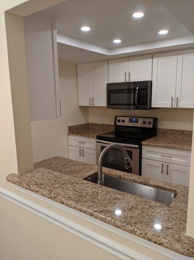 Foto del edificio - 12620 Kenwood Ln