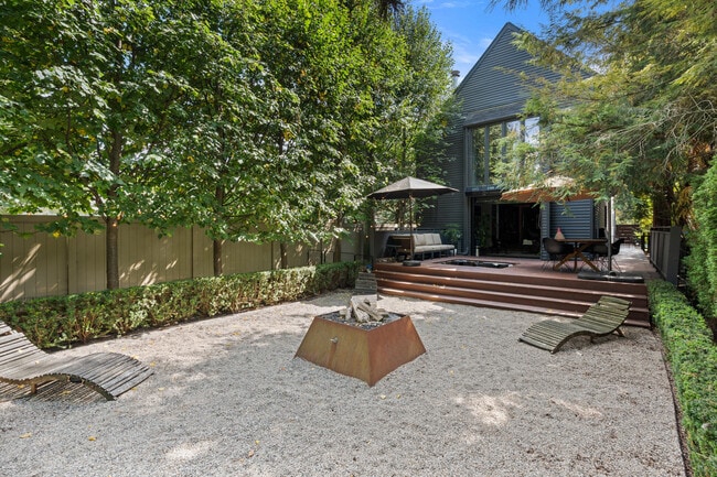 Building Photo - 650 Wallace St