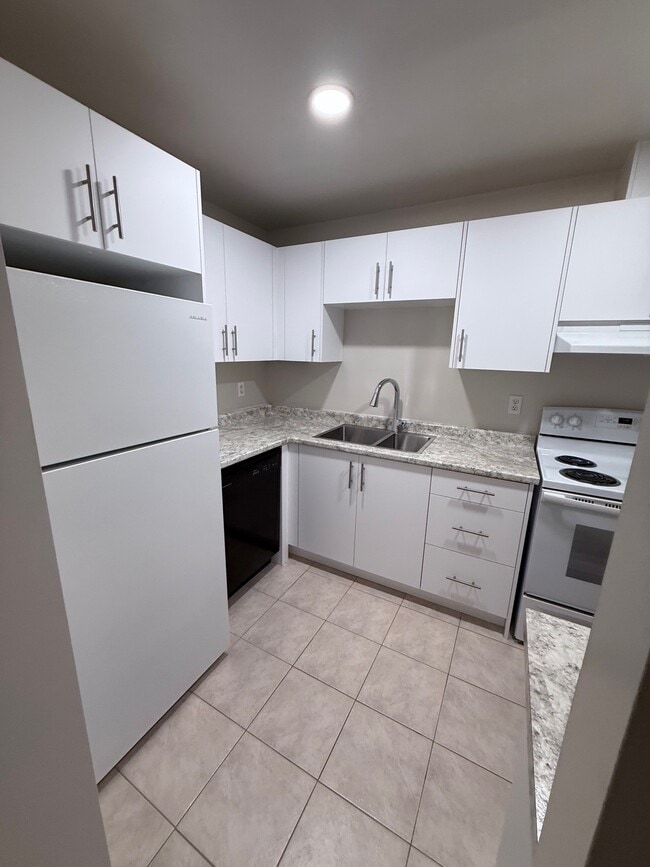 Building Photo - Birch Glen