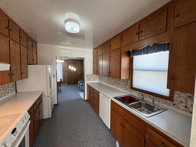 Foto del edificio - Main level house available for rent